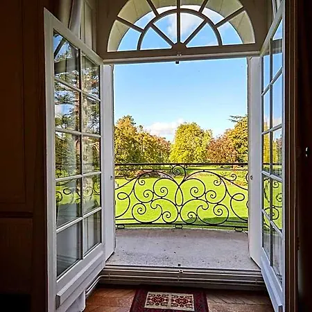 Le Chateau Des Monts Nocleg ze śniadaniem 4*