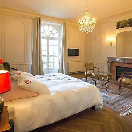 Le Chateau Des Monts