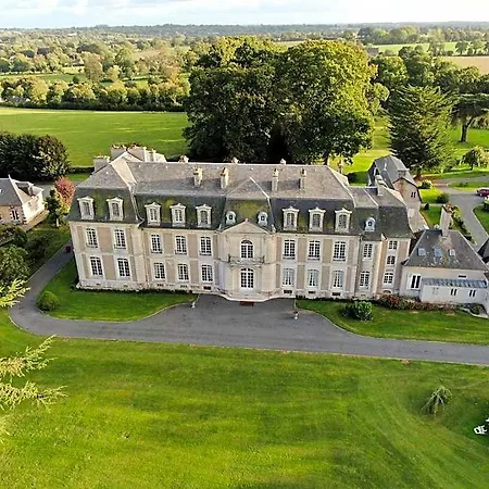 Le Chateau Des Monts Nocleg ze śniadaniem 4*