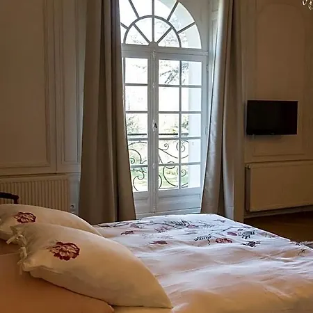 Le Chateau Des Monts Nocleg ze śniadaniem 4*