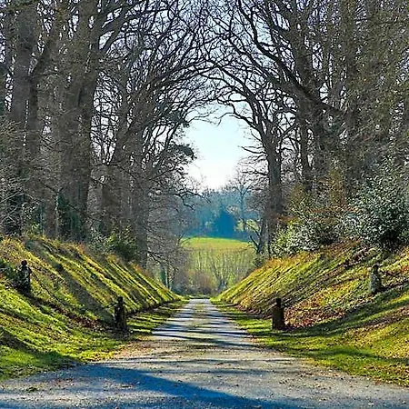 Le Chateau Des Monts Nocleg ze śniadaniem 4*