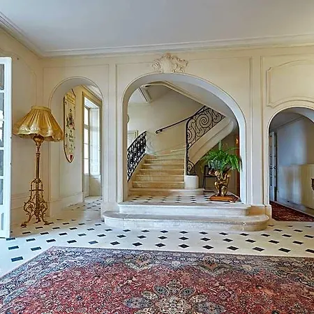 Le Chateau Des Monts Nocleg ze śniadaniem 4*