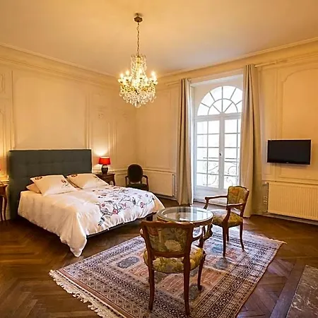 Le Chateau Des Monts