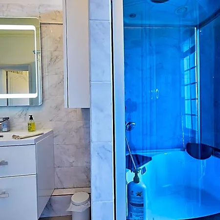Le Chateau Des Monts Nocleg ze śniadaniem 4*