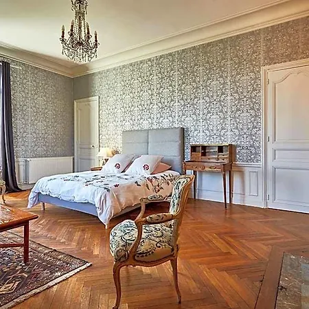 Le Chateau Des Monts Nocleg ze śniadaniem