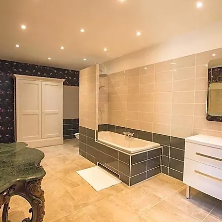 Le Chateau Des Monts Nocleg ze śniadaniem 4*