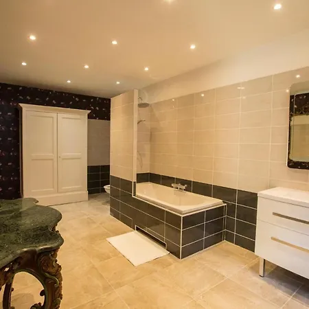 לינה וארוחת בוקר Le Chateau Des Monts