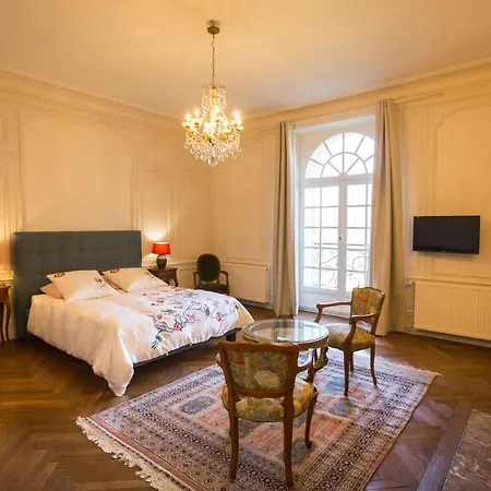 Le Chateau Des Monts לינה וארוחת בוקר 4*
