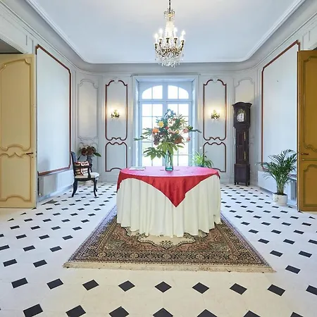 Bed and Breakfast Le Chateau Des Monts Barbeville