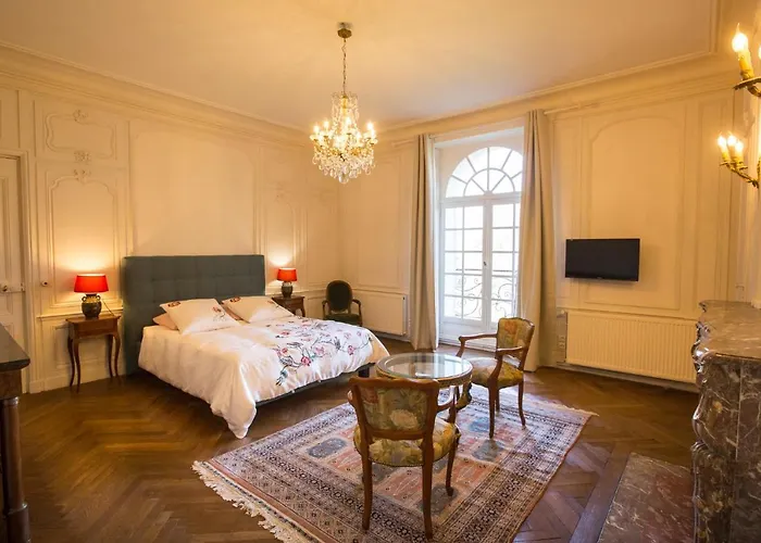 Chateau Des Monts Couette-café 4*