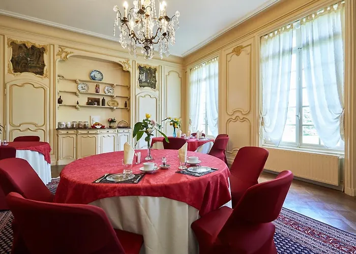 Couette-café Chateau Des Monts 4*