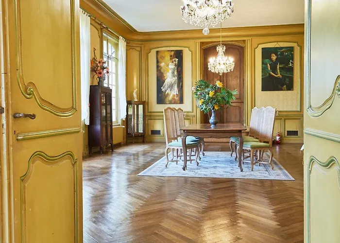 Chateau Des Monts Couette-café 4*